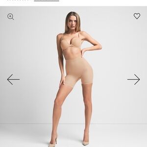 Skims Sculpting Short Mid Thigh w/ open Gusset Nude Shapewear